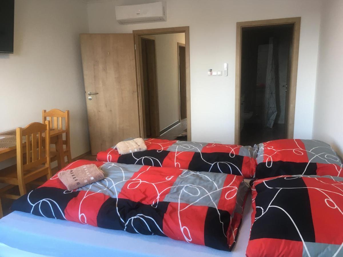 Ubytovani Pod Mezu Hlohovec Exterior foto